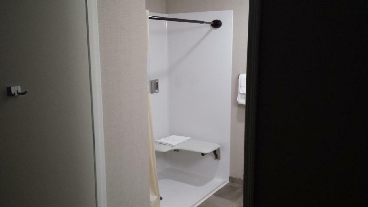 Queen Room Mobility Access or Non-Smoking,890834296:JPEG