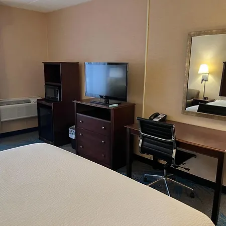 Days Inn By Wyndham Duluth Lakewalk-3